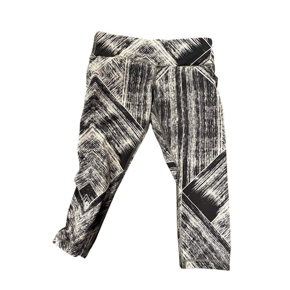 Lululemon Athletica Black and White Patterned Capris